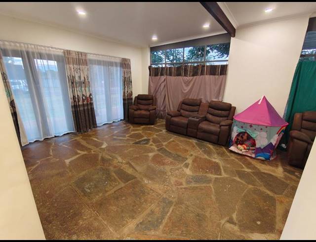 4 BEDROOM HOUSE FOR SALE IN SINOVILLE